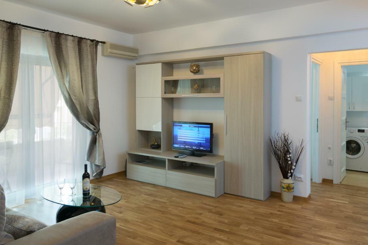 Central Luxury Flat With Terrace - Adela Accommodation - Ideal For Long Stays Bucarest Exterior foto