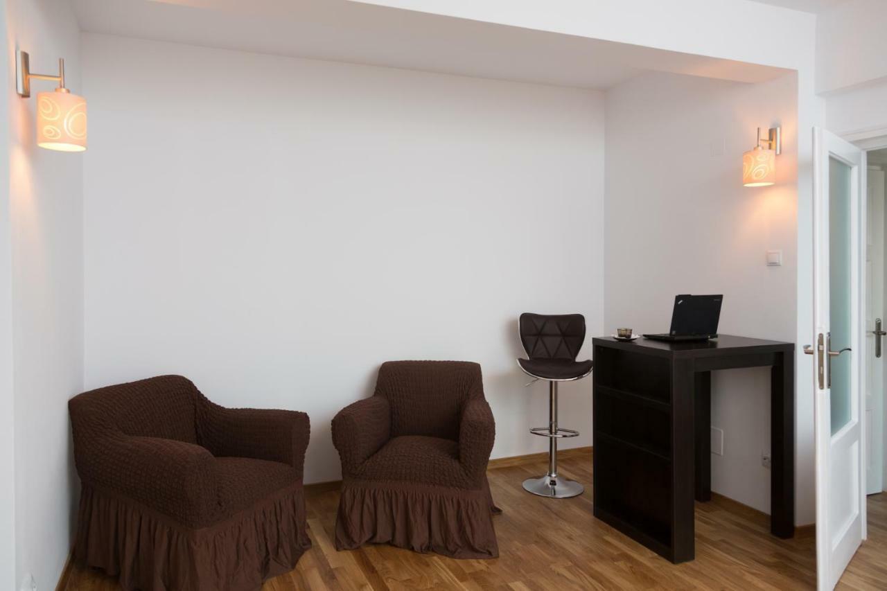 Central Luxury Flat With Terrace - Adela Accommodation - Ideal For Long Stays Bucarest Exterior foto